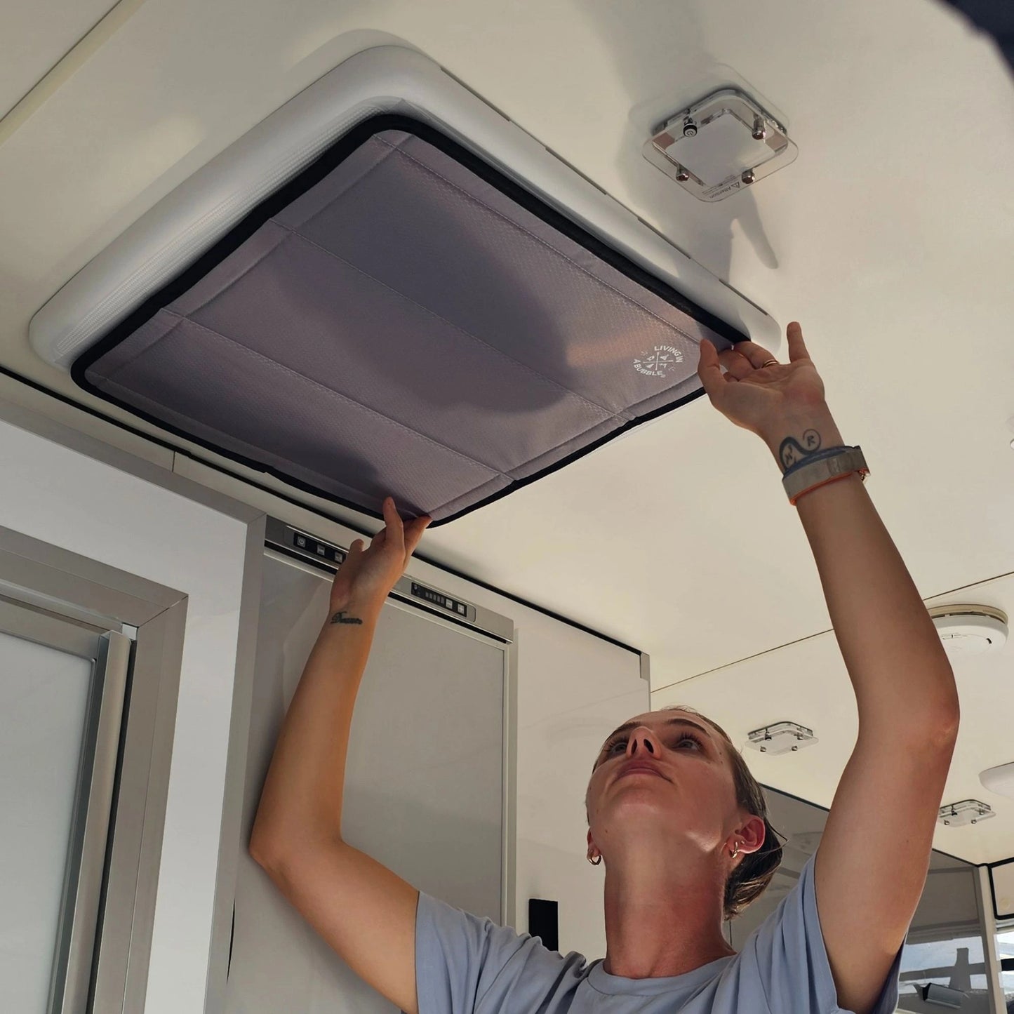 Dometic Mini Heki 400x400mm Skylight Cover