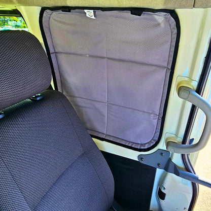 Toyota Hiace H200 - Mid Side Window